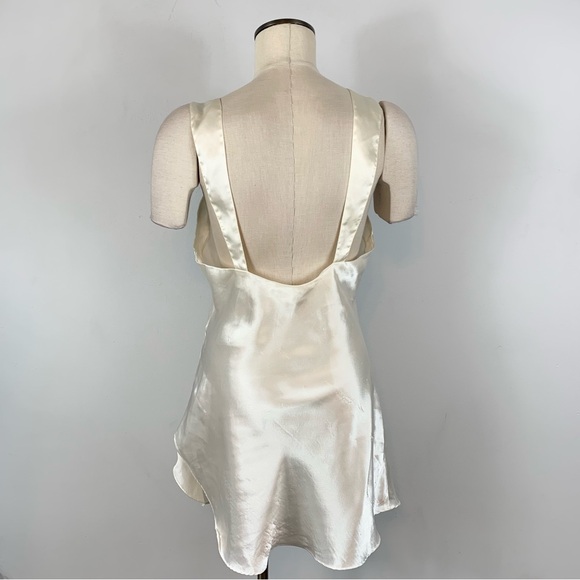 Vintage Victoria's Secret Gold Label Ivory Lace Detail Medium Lingerie Slip - Picture 12 of 12